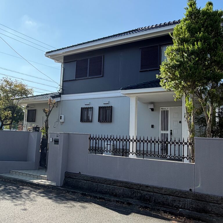 三重県津市：外壁・屋根塗装～モノトーンでまとめた落ち着きのあるお家～