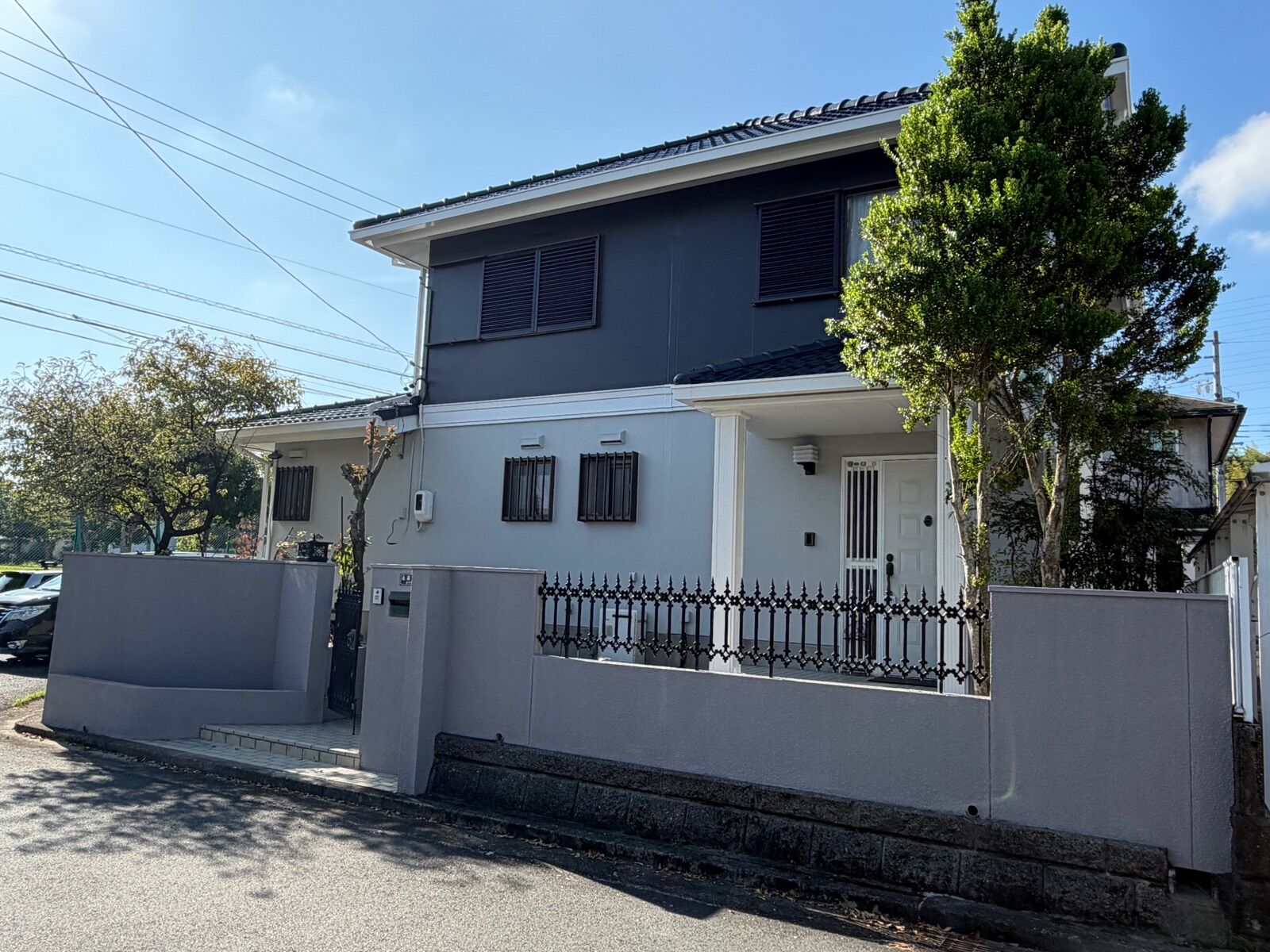 三重県津市：外壁・屋根塗装～モノトーンでまとめた落ち着きのあるお家～